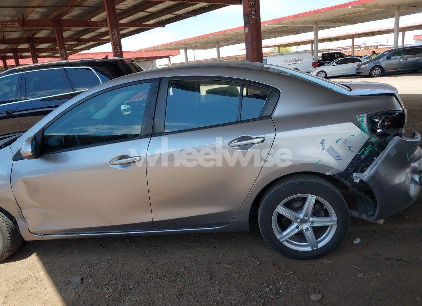 Photo 6 of 2011 Mazda Mazda3 I SPORT (VIN JM1BL1UG6B1394792)
