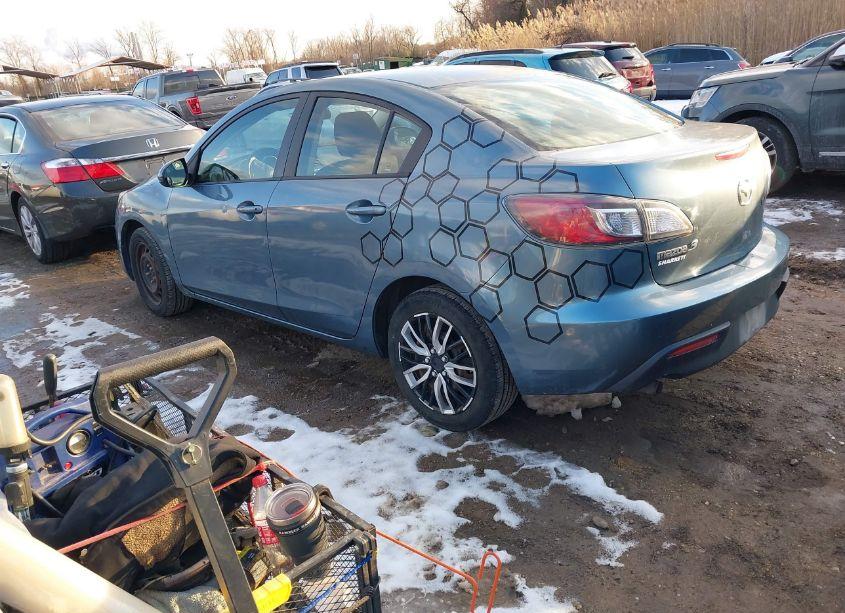 Photo 3 of 2011 Mazda Mazda3 I SPORT (VIN JM1BL1UG8B1463725)