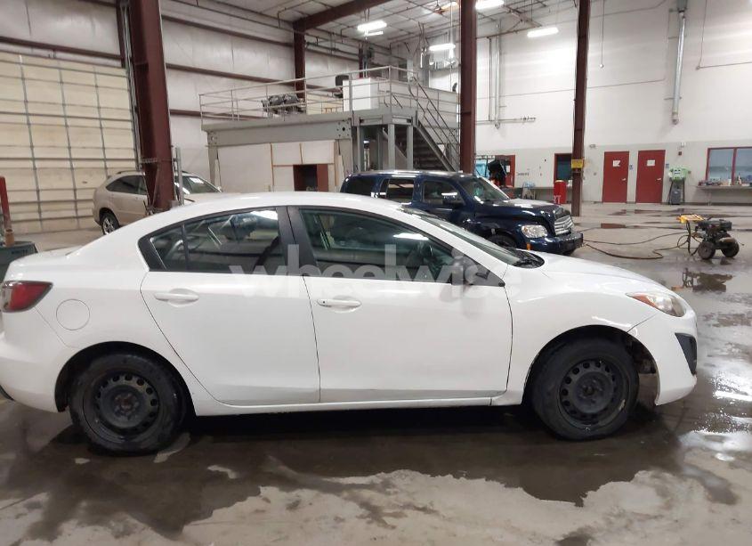 Photo 13 of 2011 Mazda Mazda3 I SPORT (VIN JM1BL1UG8B1497003)