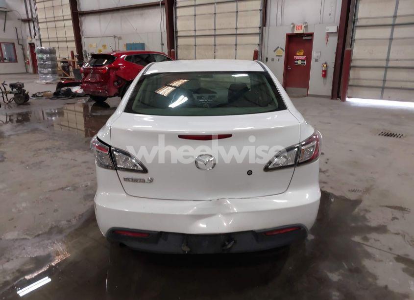 Photo 16 of 2011 Mazda Mazda3 I SPORT (VIN JM1BL1UG8B1497003)