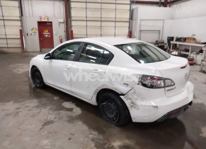 Photo 3 of 2011 Mazda Mazda3 I SPORT (VIN JM1BL1UG8B1497003)