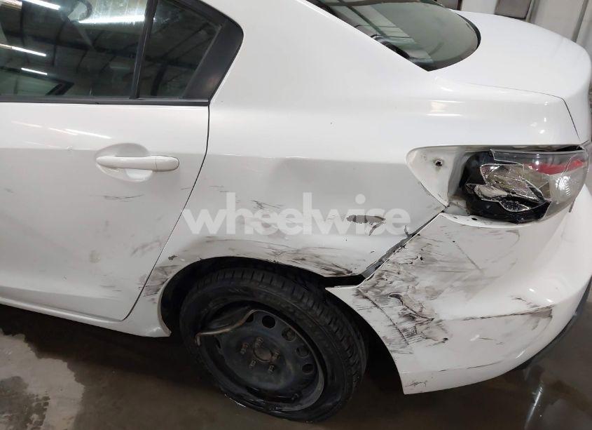 Photo 6 of 2011 Mazda Mazda3 I SPORT (VIN JM1BL1UG8B1497003)