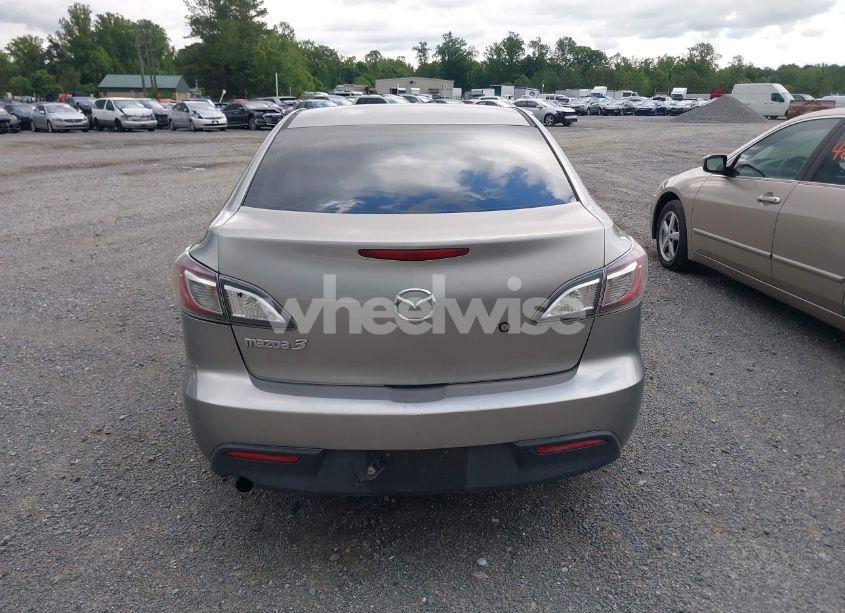 Photo 16 of 2011 Mazda Mazda3 I SPORT (VIN JM1BL1UG9B1440342)