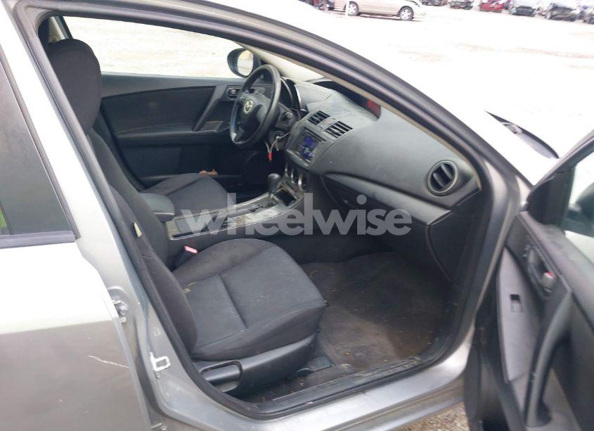 Photo 5 of 2011 Mazda Mazda3 I SPORT (VIN JM1BL1UG9B1440342)