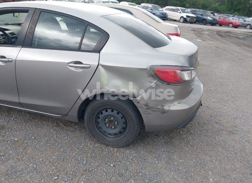 Photo 6 of 2011 Mazda Mazda3 I SPORT (VIN JM1BL1UG9B1440342)