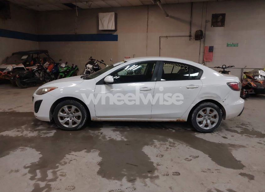 Photo 12 of 2011 Mazda Mazda3 I SPORT (VIN JM1BL1UG9B1901393)