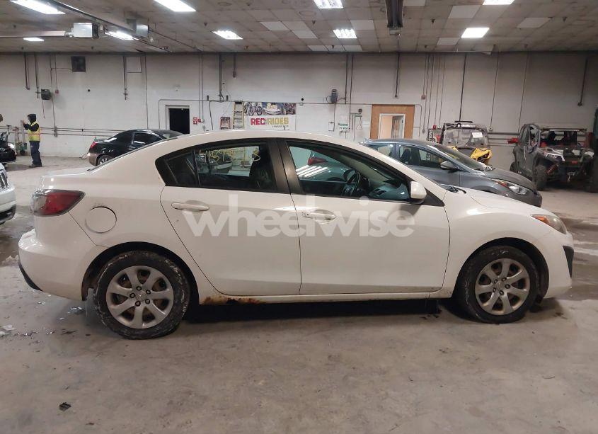 Photo 14 of 2011 Mazda Mazda3 I SPORT (VIN JM1BL1UG9B1901393)