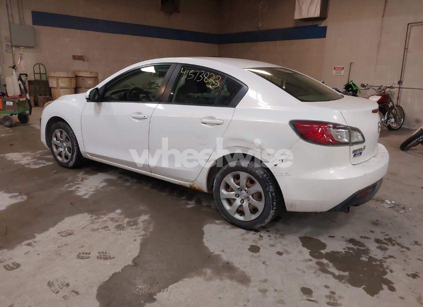 Photo 3 of 2011 Mazda Mazda3 I SPORT (VIN JM1BL1UG9B1901393)