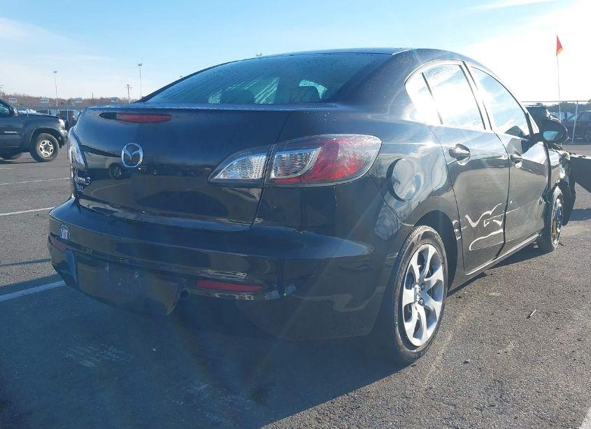 Photo 4 of 2012 Mazda Mazda3 I SPORT (VIN JM1BL1UG9C1554469)