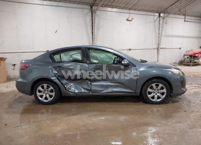 Photo 13 of 2012 Mazda Mazda3 I SPORT (VIN JM1BL1UGXC1530925)
