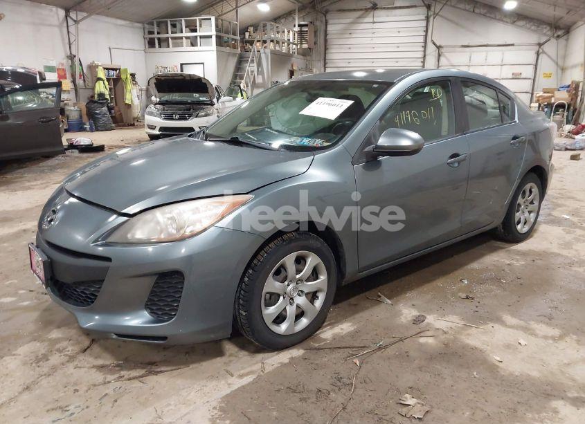 Photo 2 of 2012 Mazda Mazda3 I SPORT (VIN JM1BL1UGXC1530925)