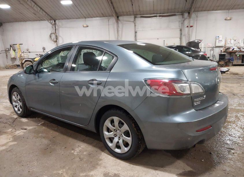 Photo 3 of 2012 Mazda Mazda3 I SPORT (VIN JM1BL1UGXC1530925)
