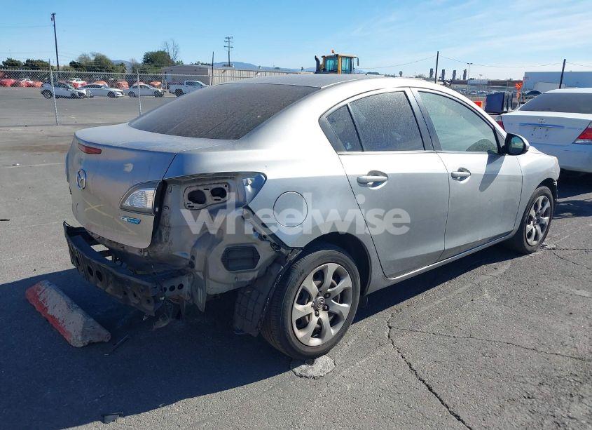 Photo 4 of 2013 Mazda Mazda3 I SPORT (VIN JM1BL1UP1D1733624)