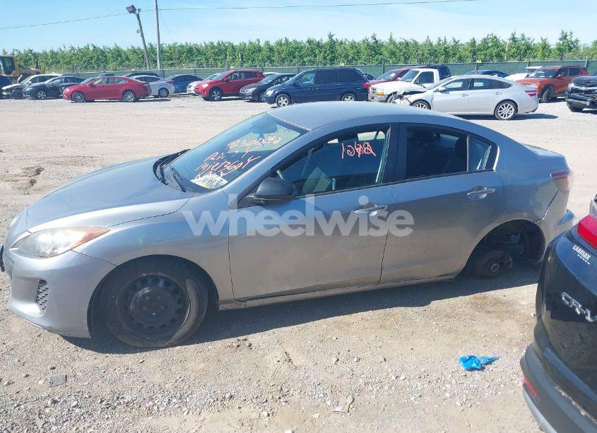 Photo 14 of 2013 Mazda Mazda3 I SPORT (VIN JM1BL1UP1D1852094)
