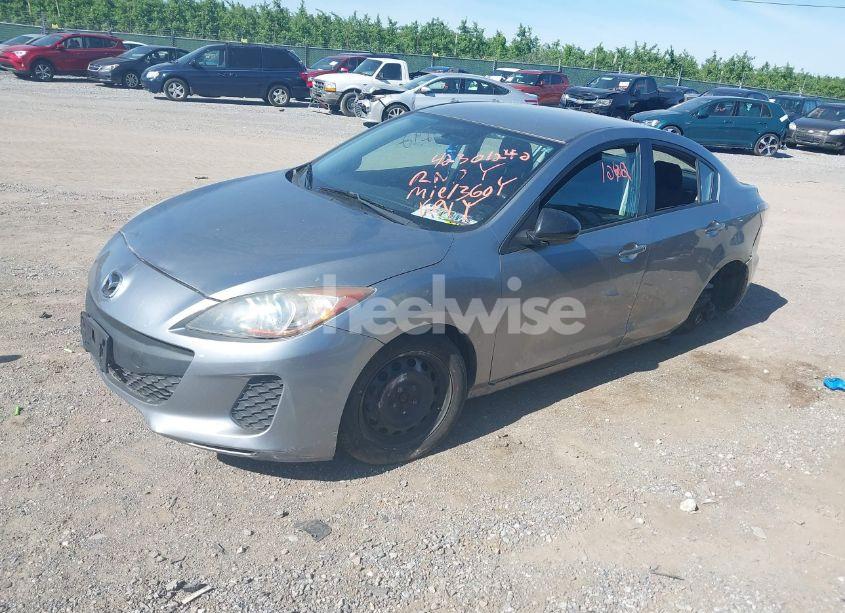 Photo 2 of 2013 Mazda Mazda3 I SPORT (VIN JM1BL1UP1D1852094)