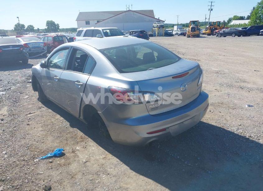 Photo 3 of 2013 Mazda Mazda3 I SPORT (VIN JM1BL1UP1D1852094)