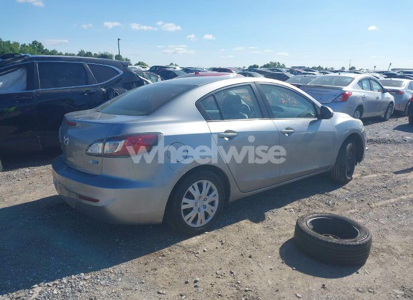 Photo 4 of 2013 Mazda Mazda3 I SPORT (VIN JM1BL1UP1D1852094)