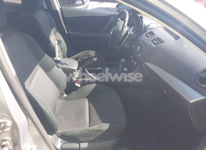 Photo 5 of 2013 Mazda Mazda3 I SPORT (VIN JM1BL1UP1D1852094)