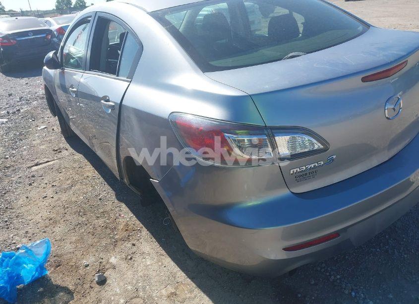 Photo 6 of 2013 Mazda Mazda3 I SPORT (VIN JM1BL1UP1D1852094)