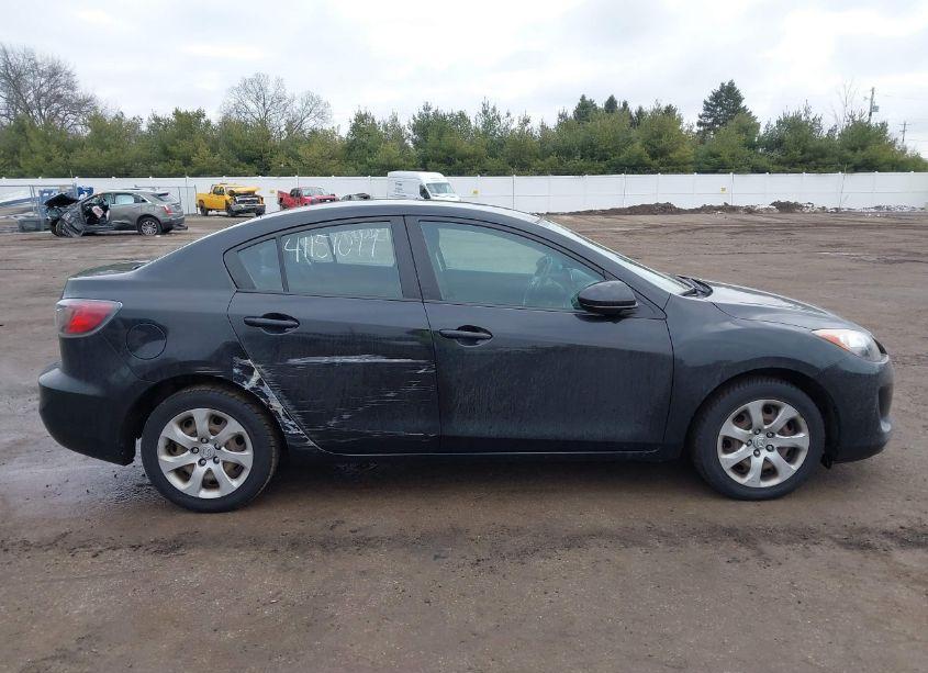 Photo 13 of 2013 Mazda Mazda3 I SPORT (VIN JM1BL1UP4D1755133)