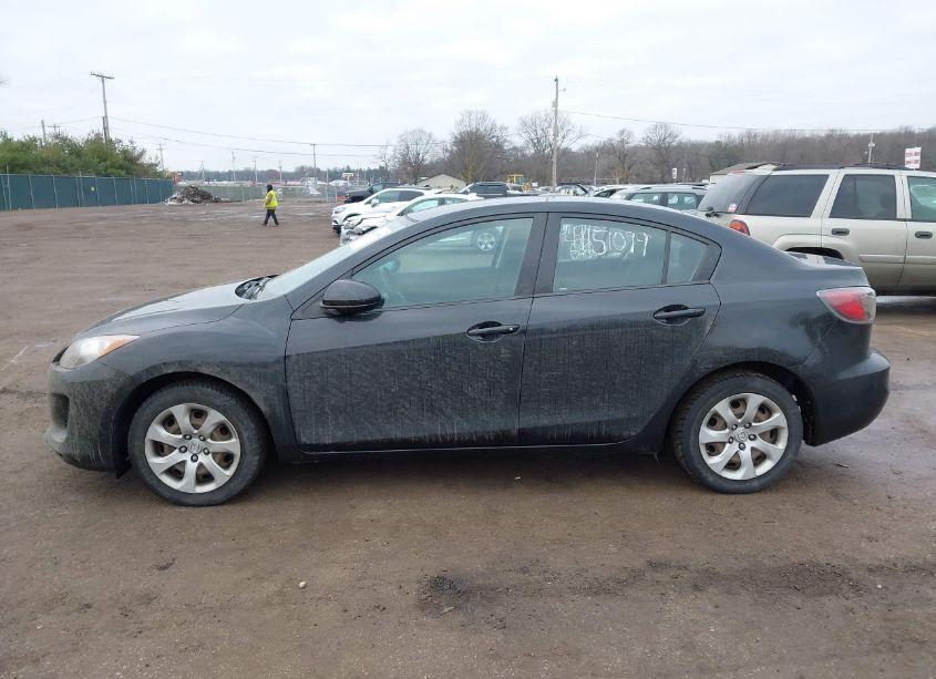 Photo 14 of 2013 Mazda Mazda3 I SPORT (VIN JM1BL1UP4D1755133)