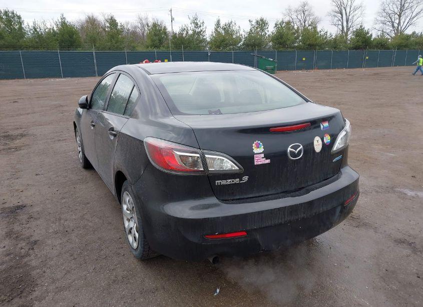 Photo 3 of 2013 Mazda Mazda3 I SPORT (VIN JM1BL1UP4D1755133)
