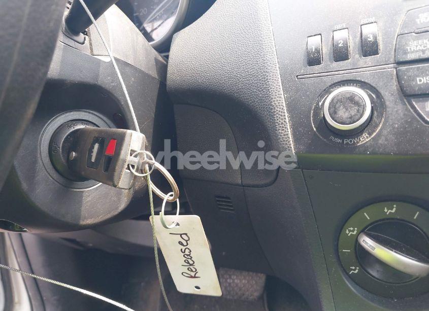 Photo 11 of 2013 Mazda Mazda3 I SPORT (VIN JM1BL1UP4D1790142)