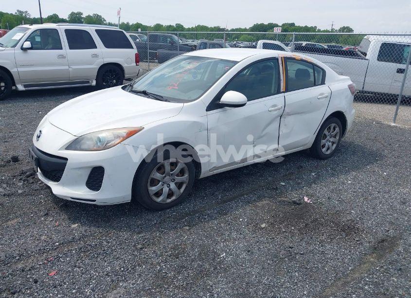 Photo 2 of 2013 Mazda Mazda3 I SPORT (VIN JM1BL1UP4D1790142)