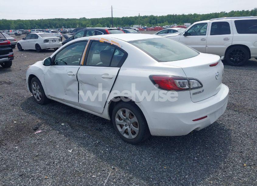 Photo 3 of 2013 Mazda Mazda3 I SPORT (VIN JM1BL1UP4D1790142)