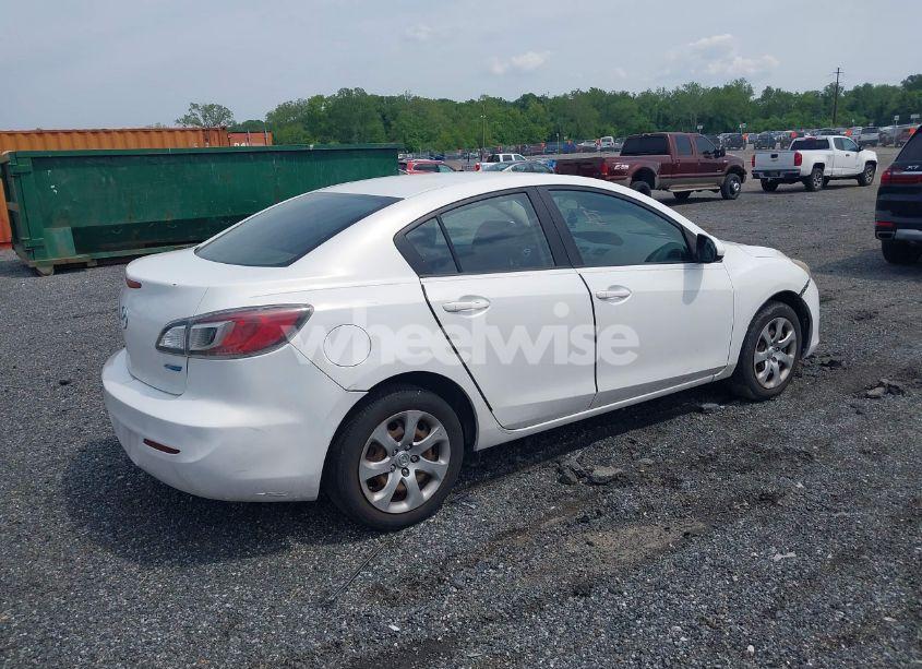 Photo 4 of 2013 Mazda Mazda3 I SPORT (VIN JM1BL1UP4D1790142)