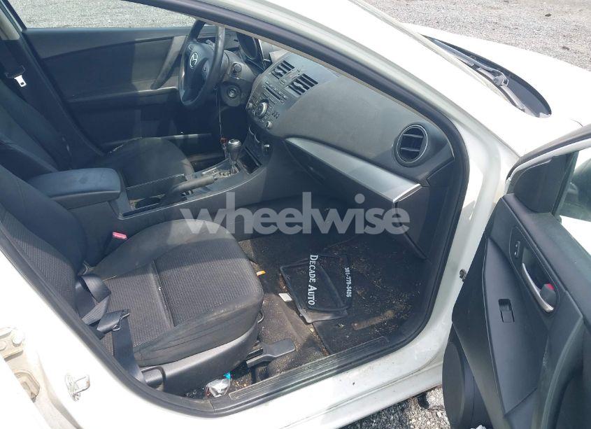 Photo 5 of 2013 Mazda Mazda3 I SPORT (VIN JM1BL1UP4D1790142)