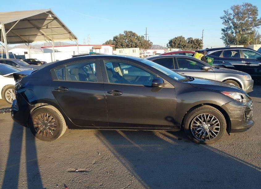 Photo 14 of 2013 Mazda Mazda3 I SPORT (VIN JM1BL1UP5D1759885)
