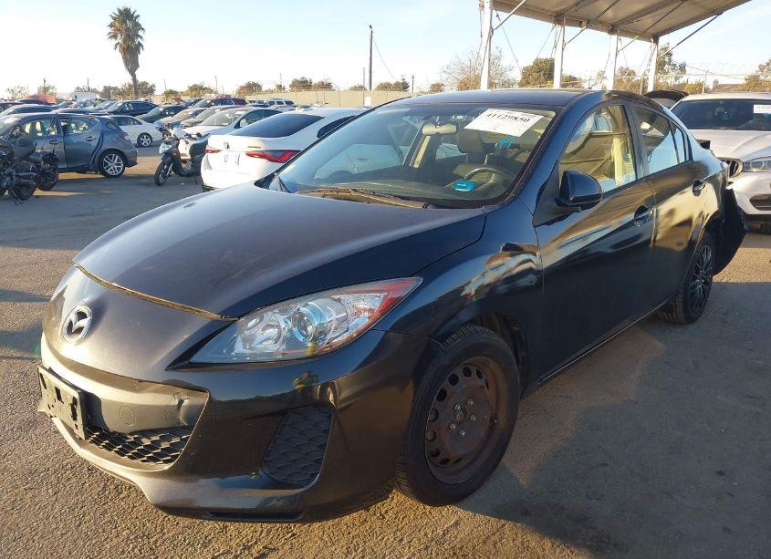 Photo 2 of 2013 Mazda Mazda3 I SPORT (VIN JM1BL1UP5D1759885)