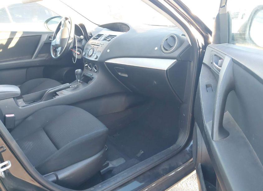 Photo 5 of 2013 Mazda Mazda3 I SPORT (VIN JM1BL1UP5D1759885)