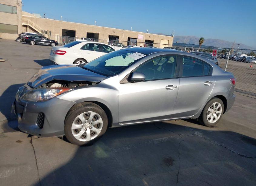 Photo 14 of 2013 Mazda Mazda3 I SPORT (VIN JM1BL1UP6D1852270)