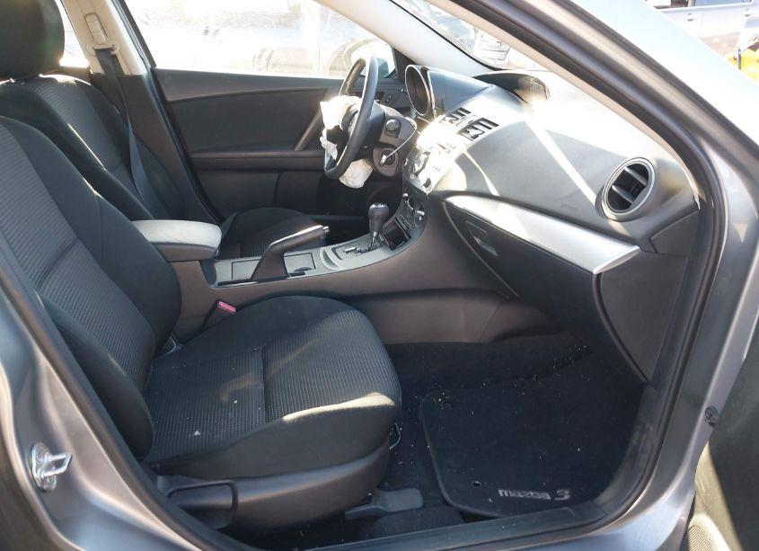 Photo 5 of 2013 Mazda Mazda3 I SPORT (VIN JM1BL1UP6D1852270)