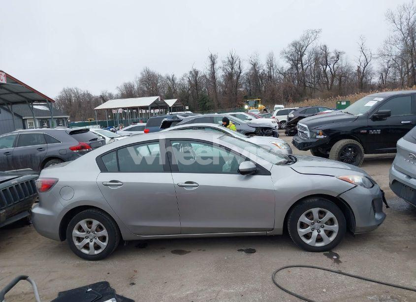 Photo 13 of 2013 Mazda Mazda3 I SPORT (VIN JM1BL1UP7D1749469)