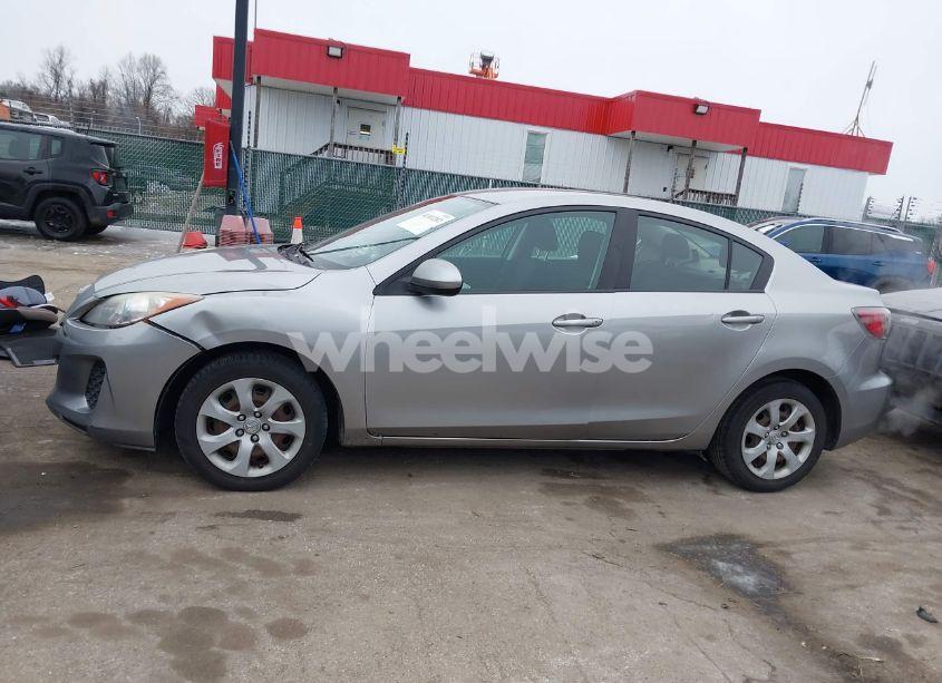 Photo 14 of 2013 Mazda Mazda3 I SPORT (VIN JM1BL1UP7D1749469)