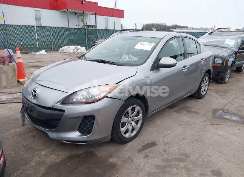 Photo 2 of 2013 Mazda Mazda3 I SPORT (VIN JM1BL1UP7D1749469)