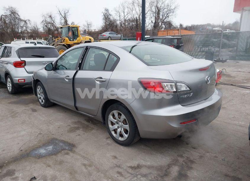 Photo 3 of 2013 Mazda Mazda3 I SPORT (VIN JM1BL1UP7D1749469)
