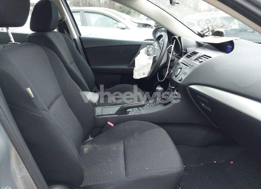 Photo 5 of 2013 Mazda Mazda3 I SPORT (VIN JM1BL1UP7D1749469)