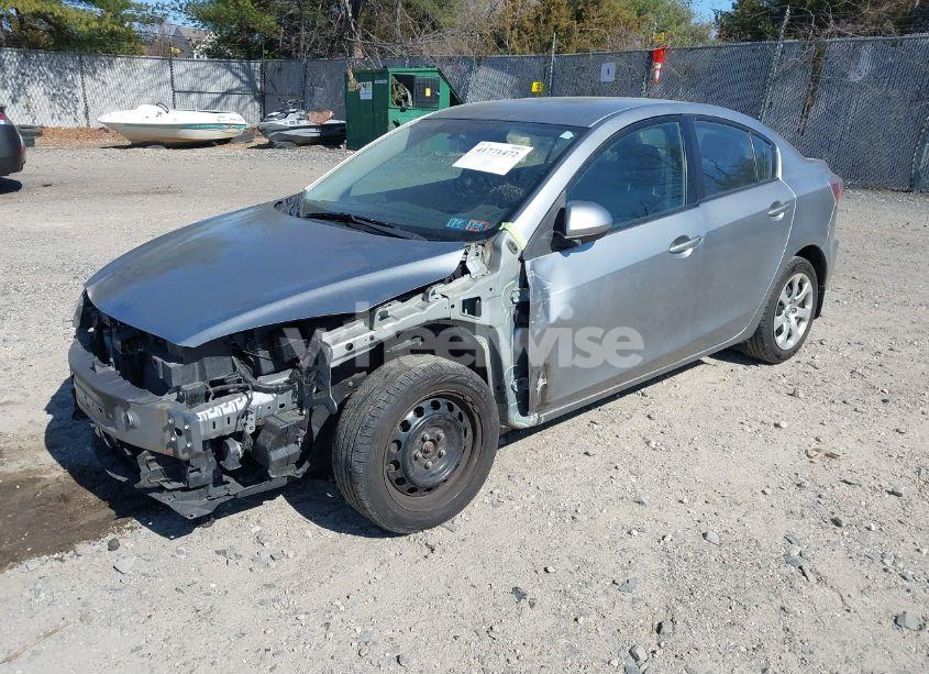 Photo 2 of 2013 Mazda Mazda3 I SPORT (VIN JM1BL1UP7D1773397)