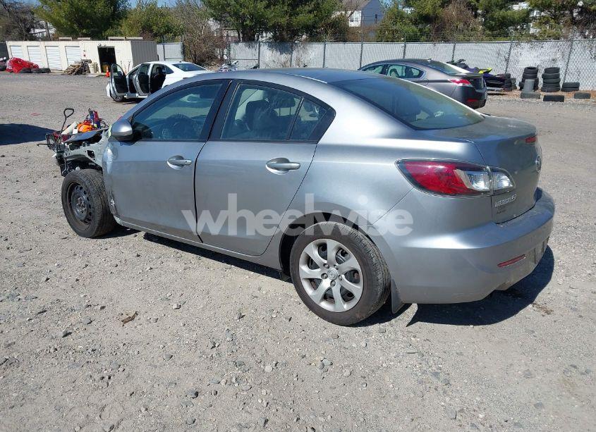 Photo 3 of 2013 Mazda Mazda3 I SPORT (VIN JM1BL1UP7D1773397)