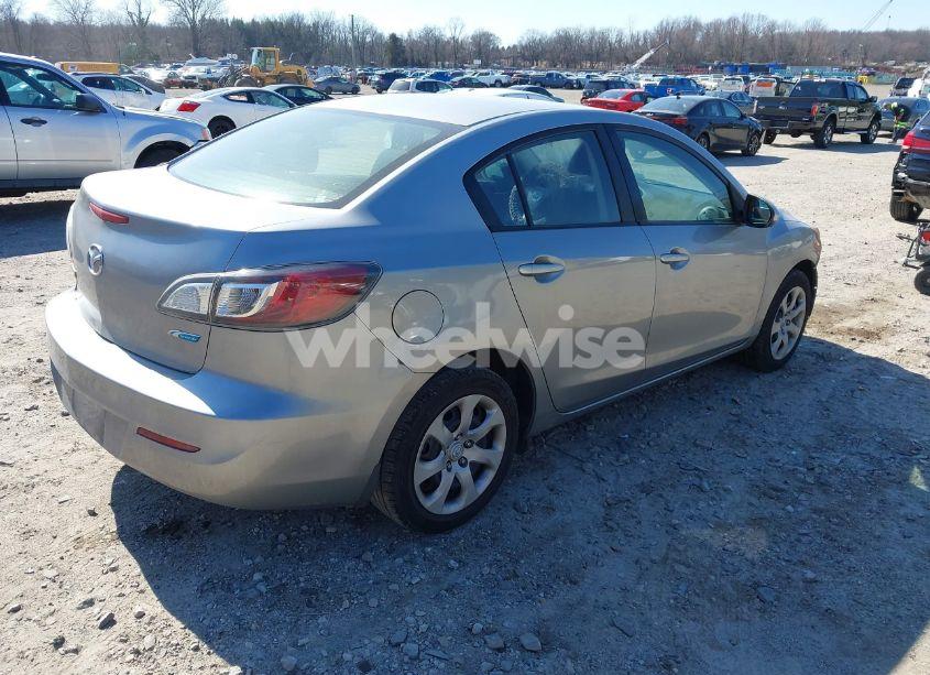 Photo 4 of 2013 Mazda Mazda3 I SPORT (VIN JM1BL1UP7D1773397)