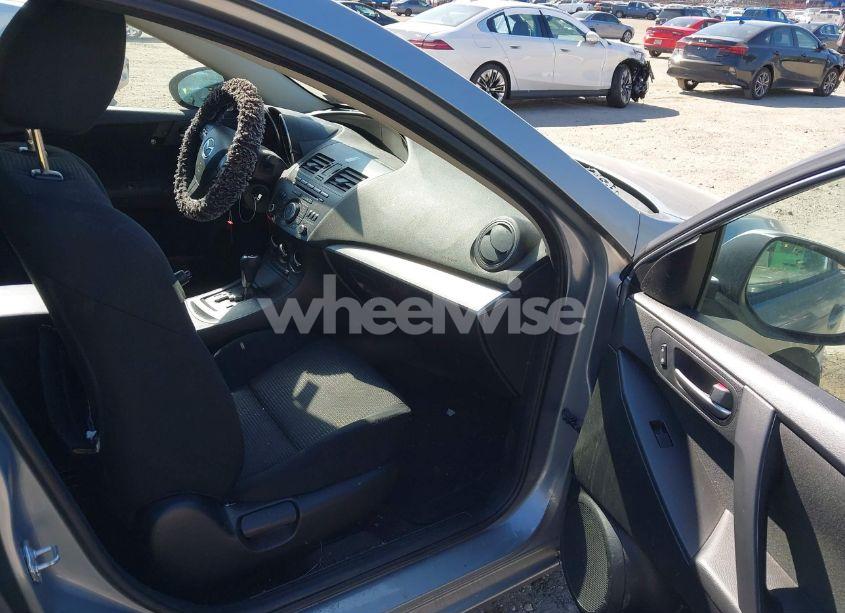 Photo 5 of 2013 Mazda Mazda3 I SPORT (VIN JM1BL1UP7D1773397)