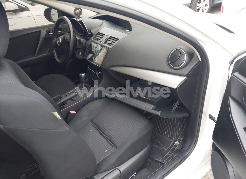 Photo 5 of 2013 Mazda Mazda3 I SPORT (VIN JM1BL1UP8D1833686)