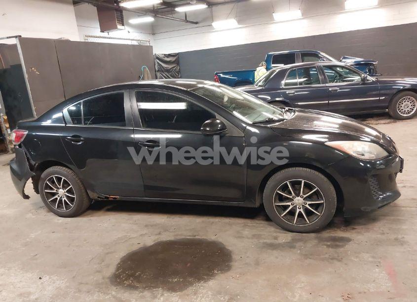 Photo 13 of 2013 Mazda Mazda3 I SPORT (VIN JM1BL1UP9D1738392)