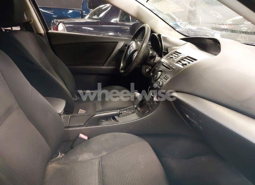 Photo 5 of 2013 Mazda Mazda3 I SPORT (VIN JM1BL1UP9D1738392)