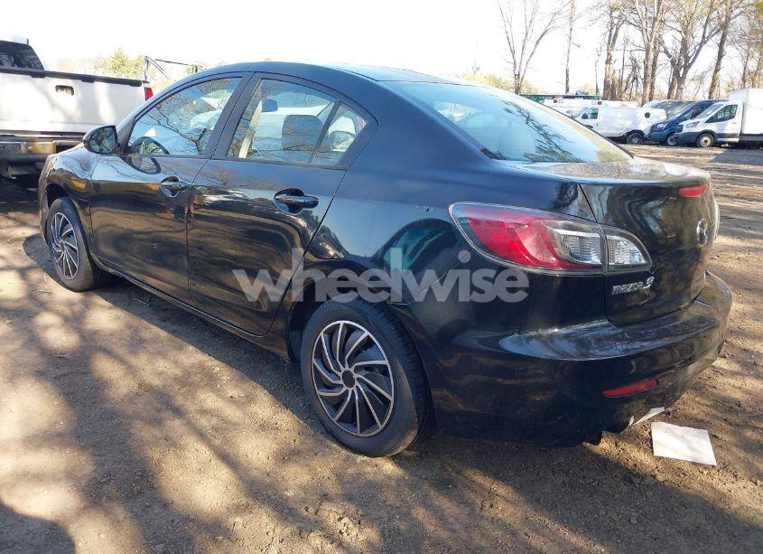 Photo 3 of 2013 Mazda Mazda3 I SPORT (VIN JM1BL1UP9D1827153)