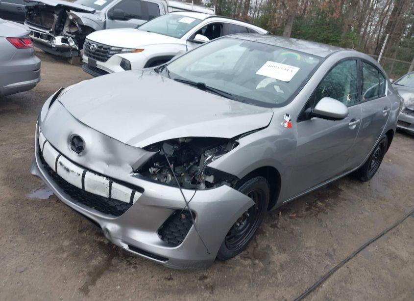 Photo 2 of 2013 Mazda Mazda3 I SPORT (VIN JM1BL1UPXD1756125)